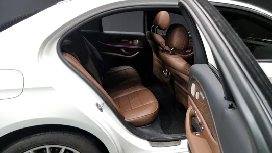 Mercedes-Benz E-Class W213 E220d 4MATIC 2023 13