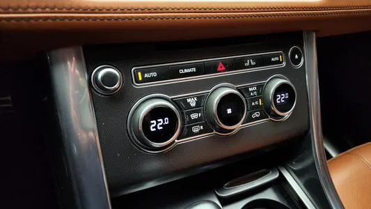Land Rover 2 3.0 SC HSE 2015 17