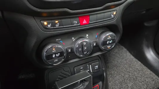 Jeep 레니게이드 2.4 2017 17