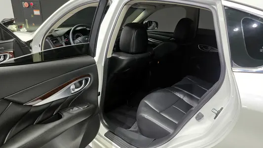 Infiniti Q70 3.7 AWD 2018 11