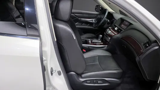 Infiniti Q70 3.7 AWD 2018 12