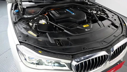 BMW 7 Series (G11) 740e i M 2017 6