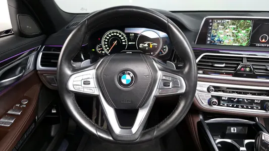BMW 7 Series (G11) 740e i M 2017 13