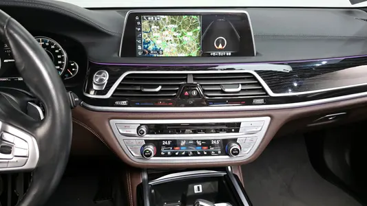 BMW 7 Series (G11) 740e i M 2017 14