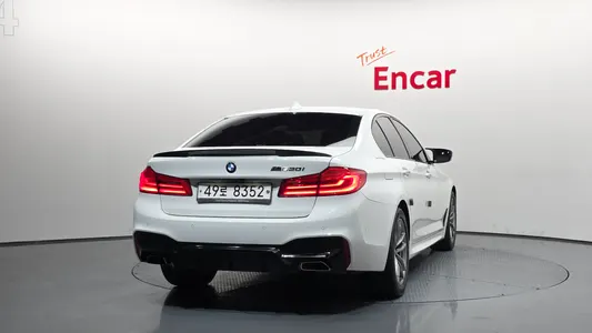 BMW 5 Series (G30) 530i M 2017 4