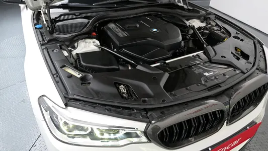 BMW 5 Series (G30) 530i M 2017 6