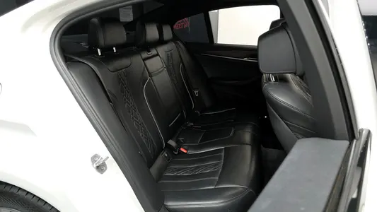 BMW 5 Series (G30) 530i M 2017 12