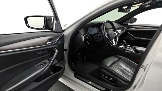 BMW 5 Series (G30) 530i M 2017 10