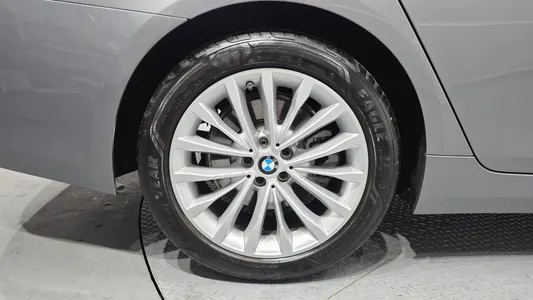 BMW 5 Series (G30) 520i 2023 5