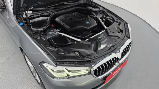 BMW 5 Series (G30) 520i 2023 6