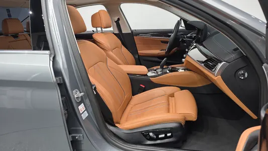 BMW 5 Series (G30) 520i 2023 11