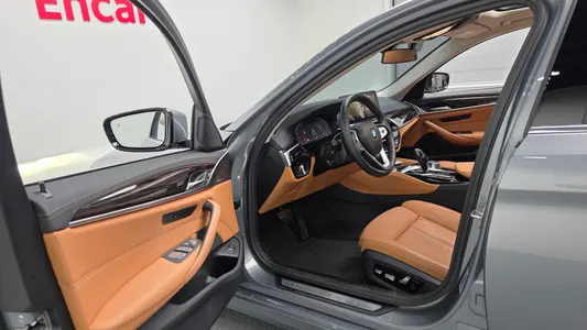BMW 5 Series (G30) 520i 2023 10