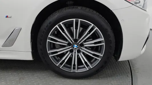 BMW 5 Series (G30) 520i 2018 4