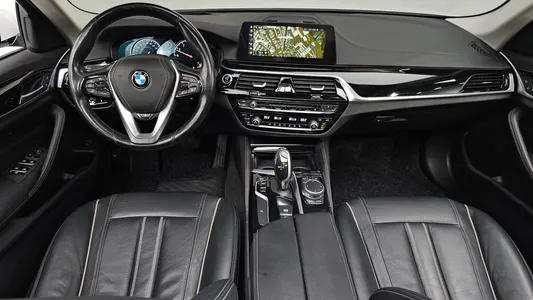 BMW 5 Series (G30) 520i 2018 6
