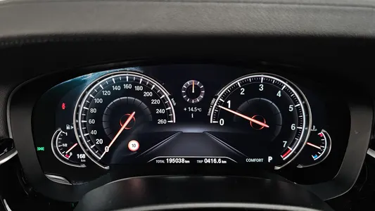 BMW 5 Series (G30) 520i 2018 7