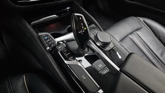 BMW 5 Series (G30) 520i 2018 8