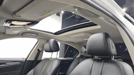 BMW 5 Series (G30) 520i 2018 19