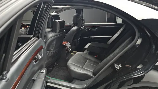 Mercedes-Benz S-Class W221 S550L 2007 12