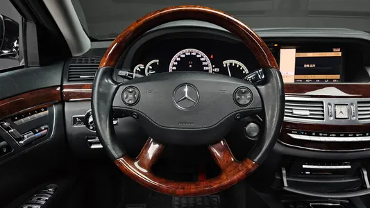Mercedes-Benz S-Class W221 S550L 2007 13