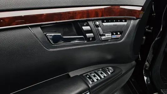 Mercedes-Benz S-Class W221 S550L 2007 17