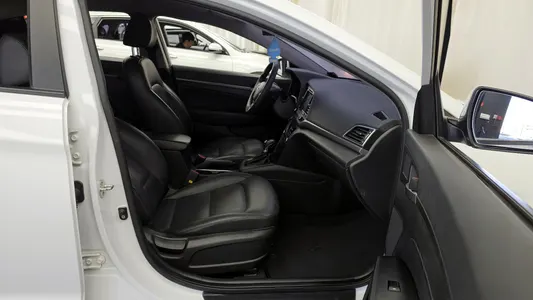 Hyundai AD 1.6 GDI 2016 11