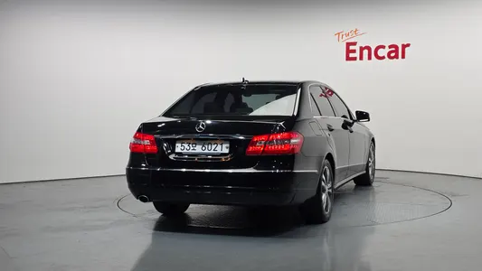 Mercedes-Benz E-Class W212 E200 CGI 2011 4