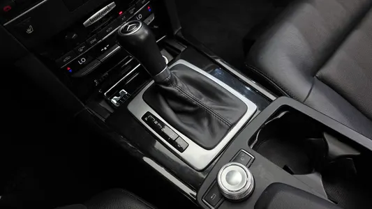 Mercedes-Benz E-Class W212 E200 CGI 2011 9