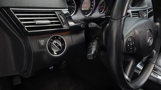Mercedes-Benz E-Class W212 E200 CGI 2011 14