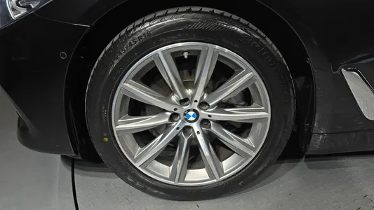 BMW 5 Series (G30) 520i 2018 5