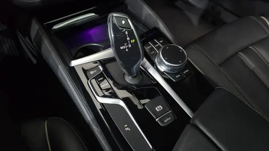 BMW 5 Series (G30) 520i 2018 9