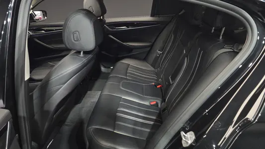 BMW 5 Series (G30) 520i 2018 11