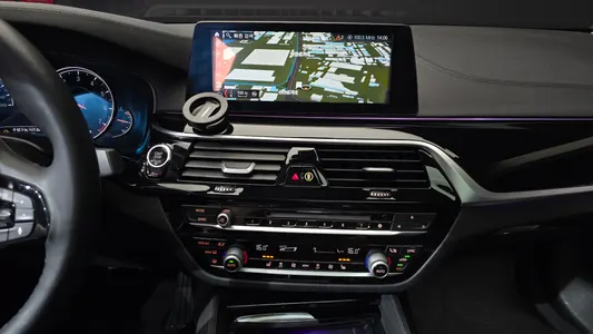 BMW 5 Series (G30) 520i 2018 14