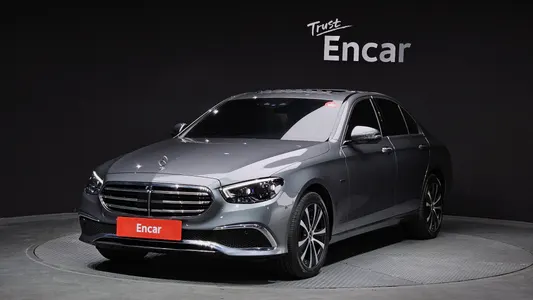 Mercedes-Benz E-Class W213 E300e 4MATIC 2021