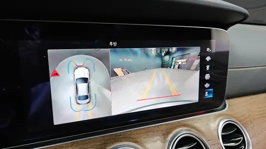 Mercedes-Benz E-Class W213 E300e 4MATIC 2021 14