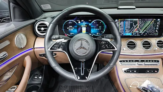 Mercedes-Benz E-Class W213 E300e 4MATIC 2021 15
