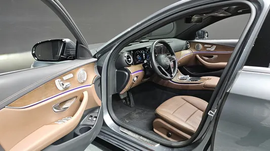 Mercedes-Benz E-Class W213 E300e 4MATIC 2021 10