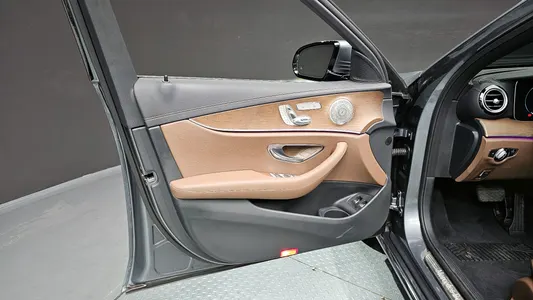 Mercedes-Benz E-Class W213 E300e 4MATIC 2021 24