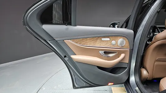 Mercedes-Benz E-Class W213 E300e 4MATIC 2021 25