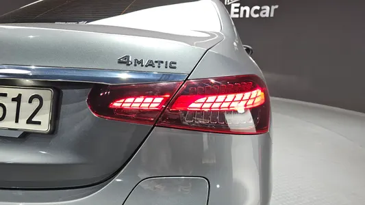 Mercedes-Benz E-Class W213 E300e 4MATIC 2021 23