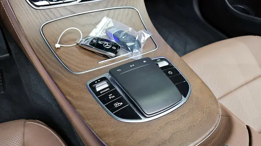 Mercedes-Benz E-Class W213 E300e 4MATIC 2021 30