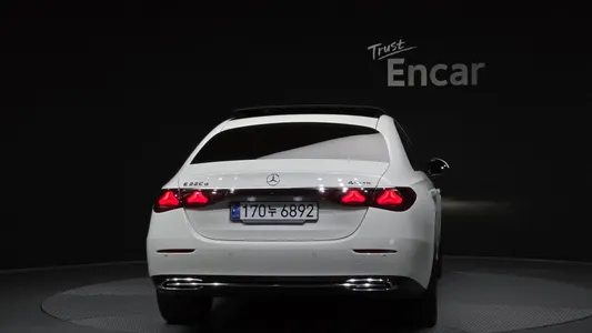 Mercedes-Benz E-Class W214 E220d 4MATIC 2024 4
