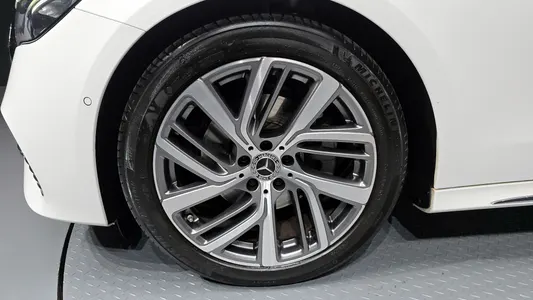 Mercedes-Benz E-Class W214 E220d 4MATIC 2024 5