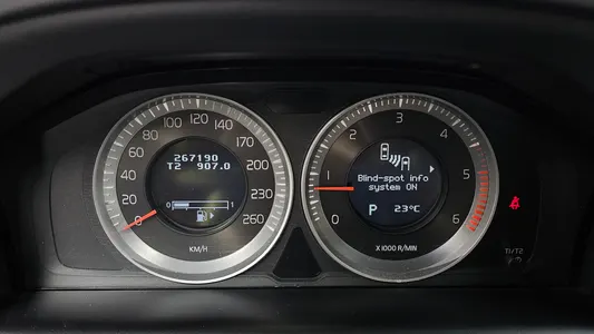 Volvo XC60 D4 2013 8