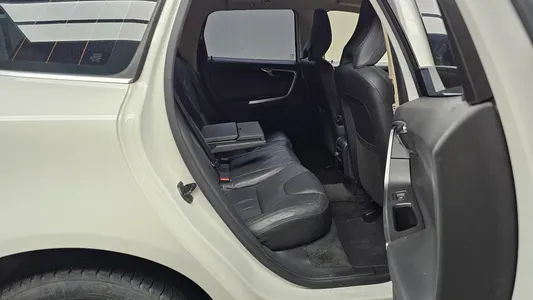 Volvo XC60 D4 2013 12