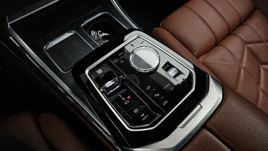 BMW 7 Series (G70) 740i xDrive M 2024 8