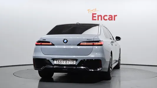 BMW 7 Series (G70) 740i xDrive M 2025 4