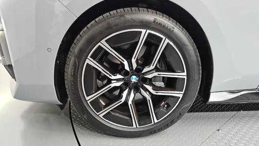BMW 7 Series (G70) 740i xDrive M 2025 5