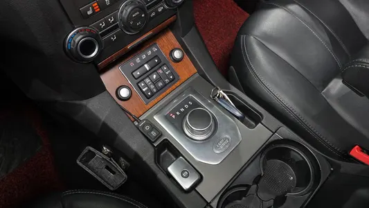 Land Rover 4 3.0 SDV6 SE 2015 9