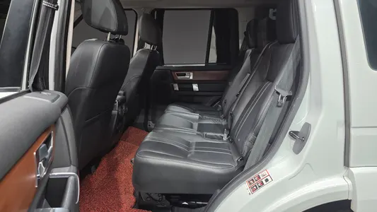 Land Rover 4 3.0 SDV6 SE 2015 12