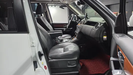 Land Rover 4 3.0 SDV6 SE 2015 26